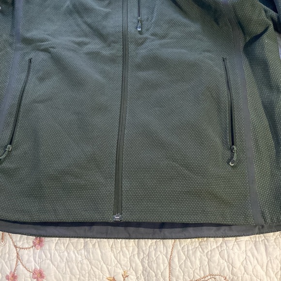 The North Face, army green zip up jacket, no tags but never used. SZ large - Picture 4 of 5